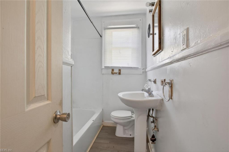 Photo 7 of 21 residential for sale in Suffolk virginia