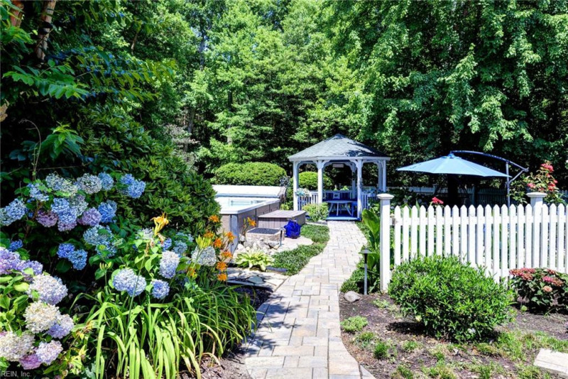 Photo 4 of 49 residential for sale in James City County virginia