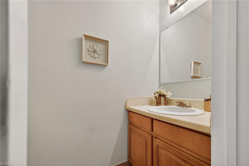 Photo 10 of 27 residential for sale in Chesapeake virginia