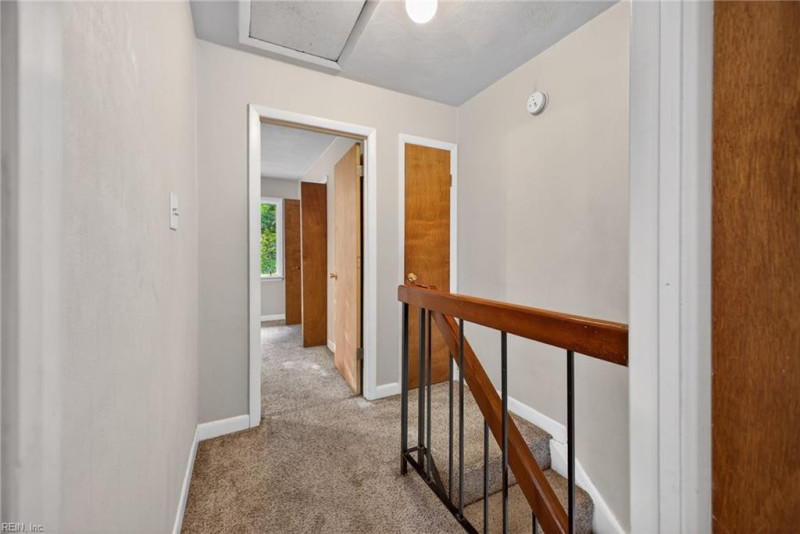 Photo 11 of 27 residential for sale in Chesapeake virginia