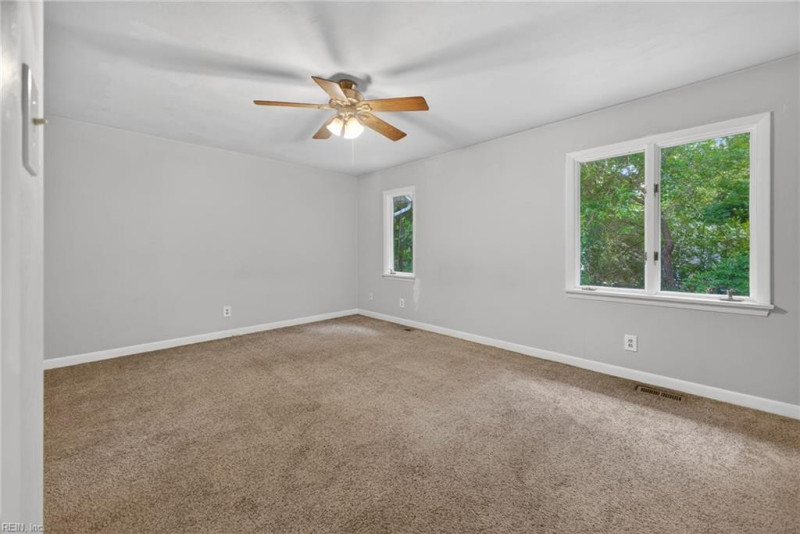 Photo 18 of 27 residential for sale in Chesapeake virginia