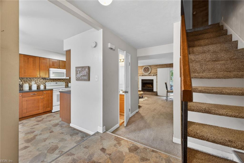 Photo 3 of 27 residential for sale in Chesapeake virginia
