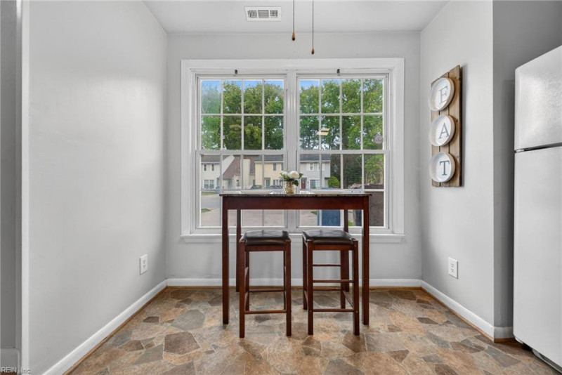 Photo 5 of 27 residential for sale in Chesapeake virginia