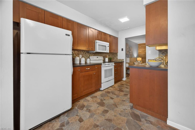 Photo 6 of 27 residential for sale in Chesapeake virginia