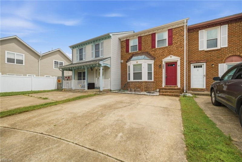 Photo 2 of 32 rental for rent in Virginia Beach virginia