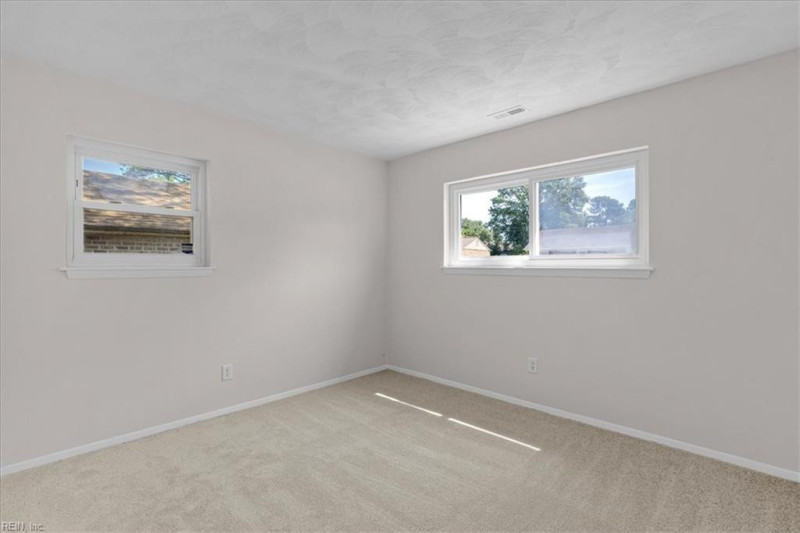 Photo 33 of 42 residential for sale in Chesapeake virginia Photo 33 of 42 residential for sale in Chesapeake virginia