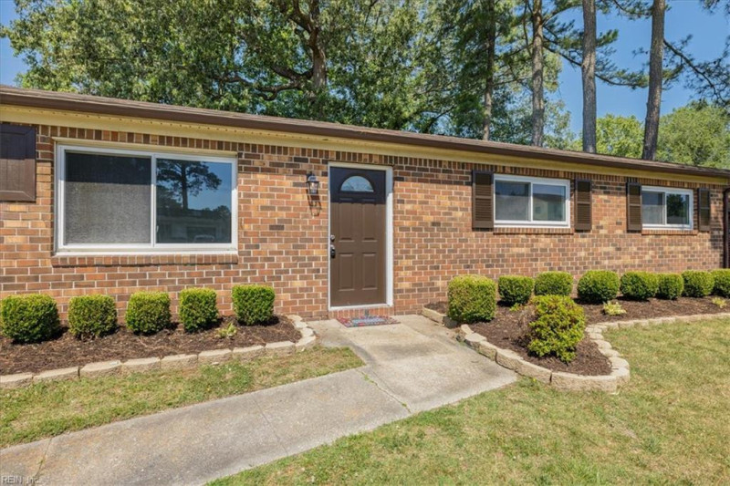 Photo 4 of 42 residential for sale in Chesapeake virginia Photo 4 of 42 residential for sale in Chesapeake virginia