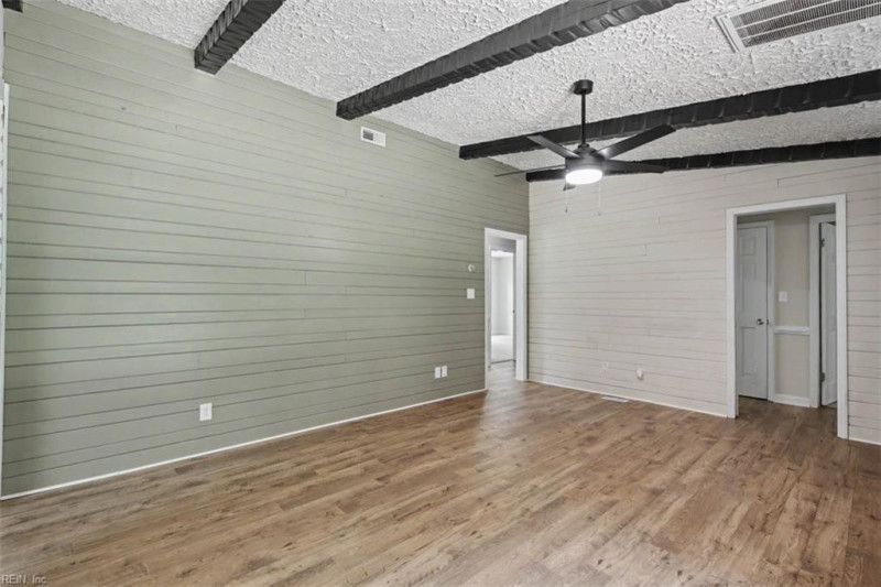 Photo 14 of 35 residential for sale in Chesapeake virginia