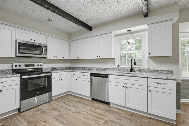 Photo 16 of 35 residential for sale in Chesapeake virginia