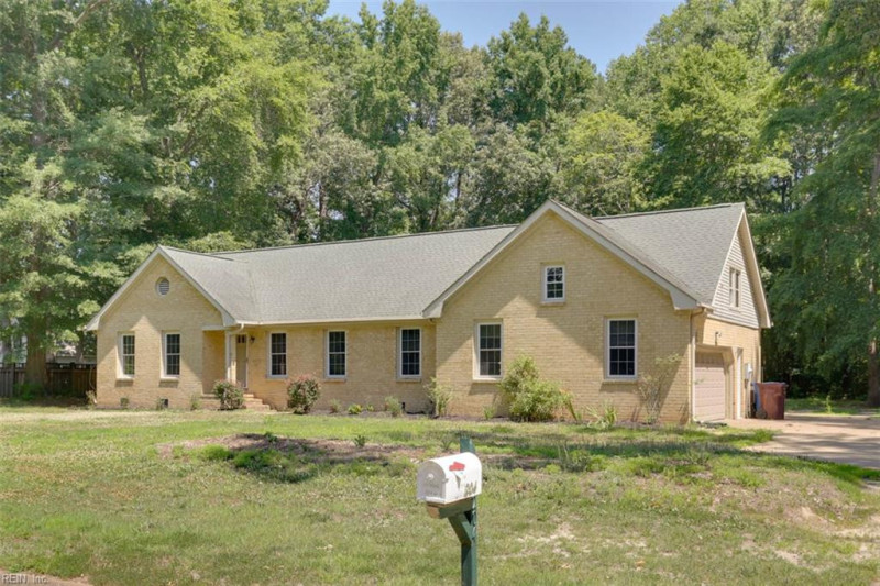 Photo 3 of 35 residential for sale in Chesapeake virginia