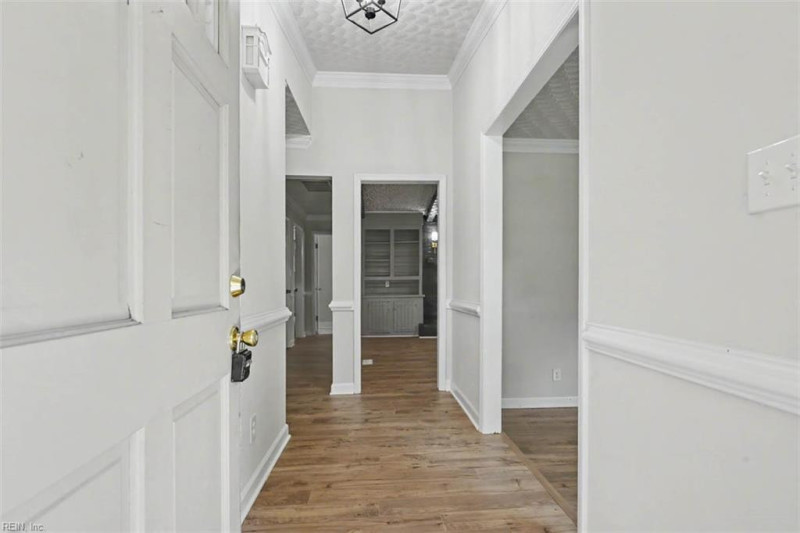 Photo 5 of 35 residential for sale in Chesapeake virginia