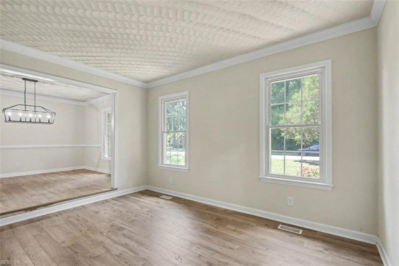 Photo 7 of 35 residential for sale in Chesapeake virginia