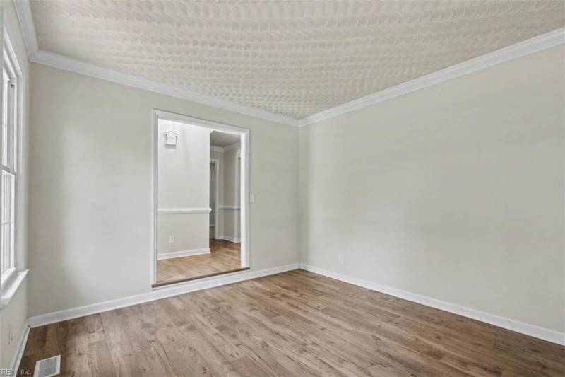 Photo 8 of 35 residential for sale in Chesapeake virginia