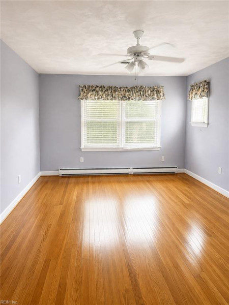 Photo 9 of 11 residential for sale in Chesapeake virginia
