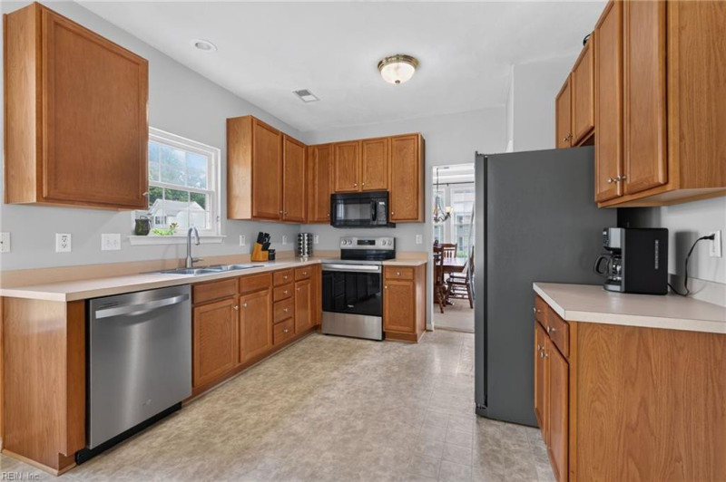Photo 12 of 38 residential for sale in Suffolk virginia