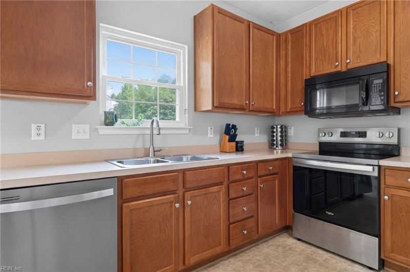 Photo 13 of 38 residential for sale in Suffolk virginia