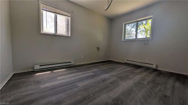 Photo 3 of 13 residential for sale in Suffolk virginia