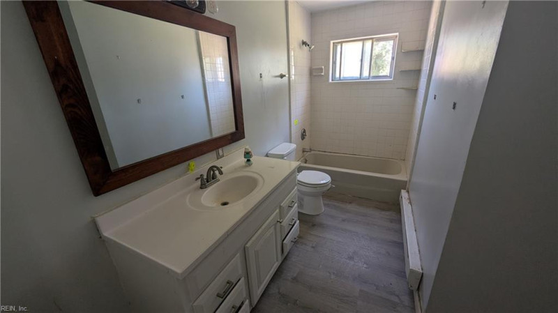 Photo 4 of 13 residential for sale in Suffolk virginia