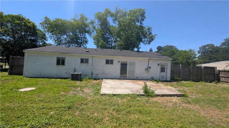 Photo 6 of 13 residential for sale in Suffolk virginia
