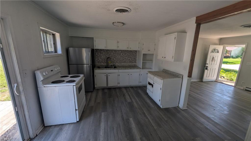 Photo 7 of 13 residential for sale in Suffolk virginia