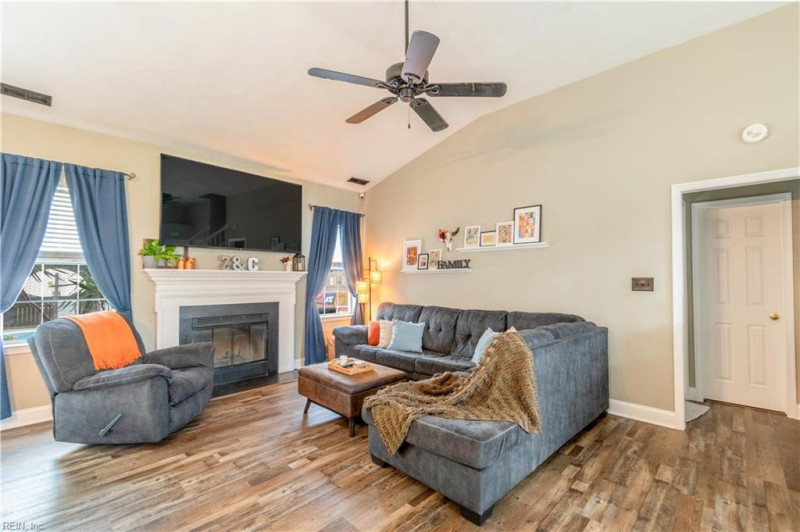 Photo 4 of 29 residential for sale in Suffolk virginia