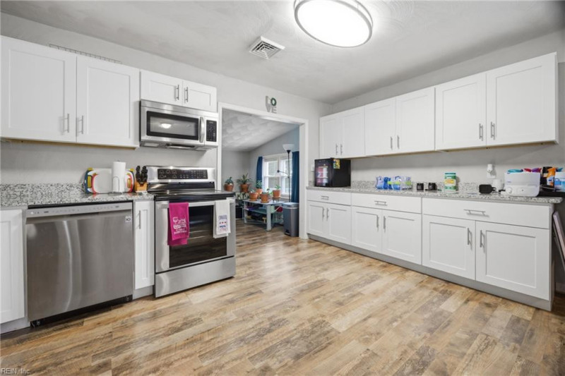 Photo 13 of 33 residential for sale in Hampton virginia