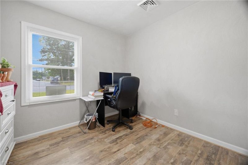 Photo 18 of 33 residential for sale in Hampton virginia