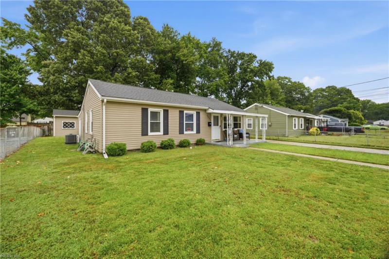 Photo 2 of 33 residential for sale in Hampton virginia