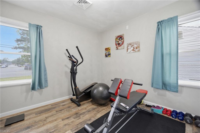 Photo 20 of 33 residential for sale in Hampton virginia