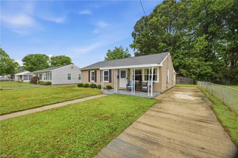 Photo 4 of 33 residential for sale in Hampton virginia