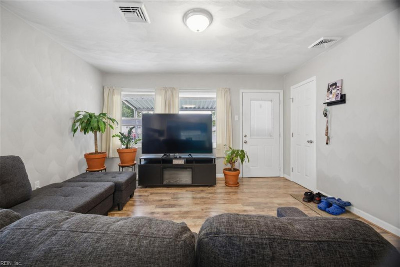 Photo 9 of 33 residential for sale in Hampton virginia