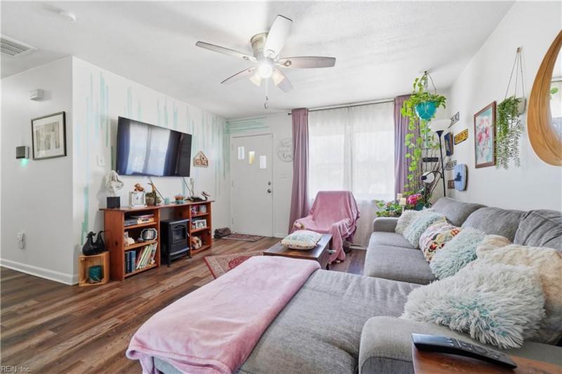Photo 7 of 28 residential for sale in Hampton virginia