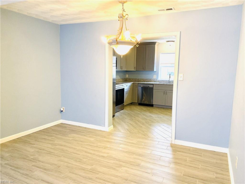 Photo 4 of 22 residential for sale in Virginia Beach virginia
