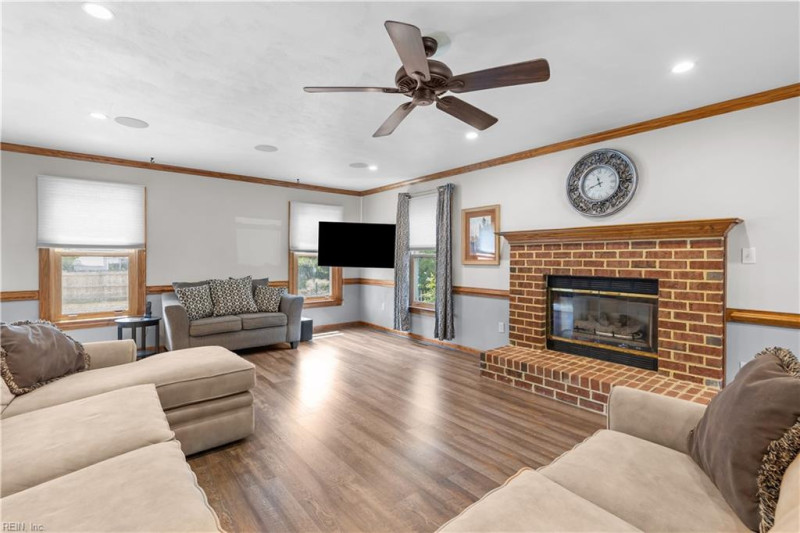 Photo 10 of 48 residential for sale in Chesapeake virginia
