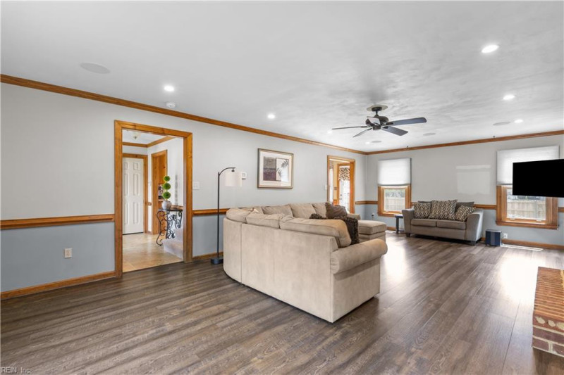 Photo 11 of 48 residential for sale in Chesapeake virginia