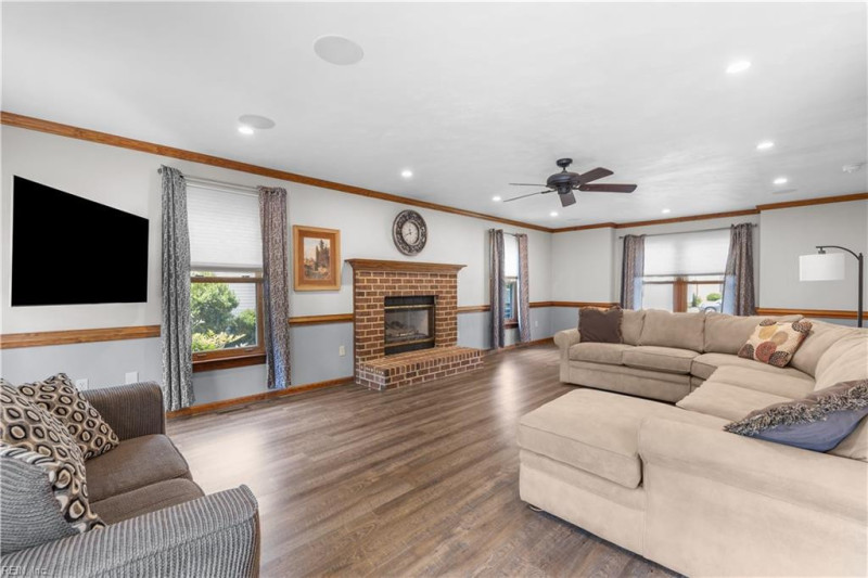 Photo 12 of 48 residential for sale in Chesapeake virginia