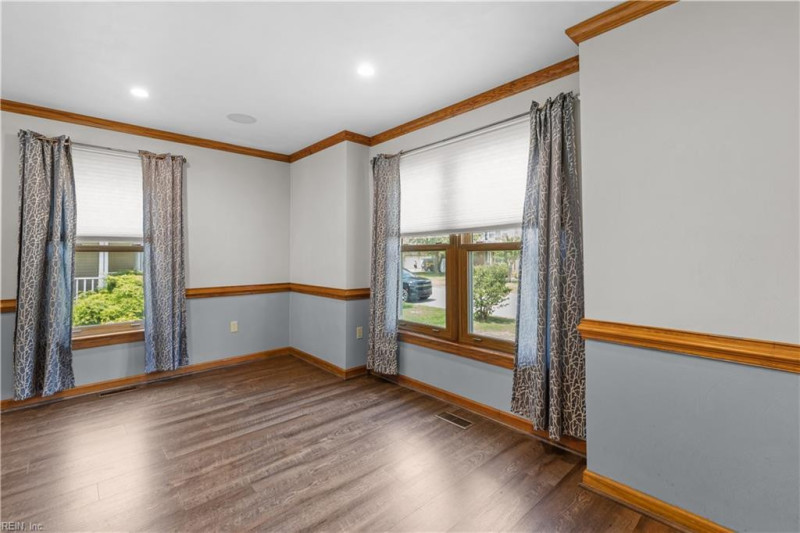 Photo 8 of 48 residential for sale in Chesapeake virginia