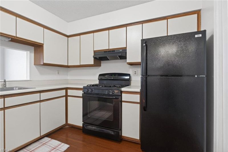 Photo 10 of 32 residential for sale in Virginia Beach virginia
