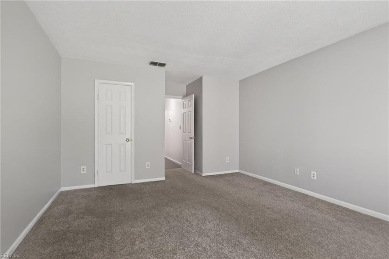 Photo 13 of 32 residential for sale in Virginia Beach virginia