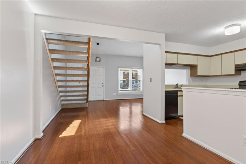 Photo 4 of 32 residential for sale in Virginia Beach virginia
