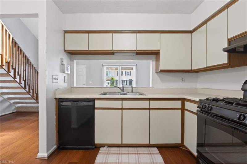 Photo 6 of 32 residential for sale in Virginia Beach virginia