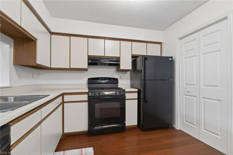 Photo 7 of 32 residential for sale in Virginia Beach virginia