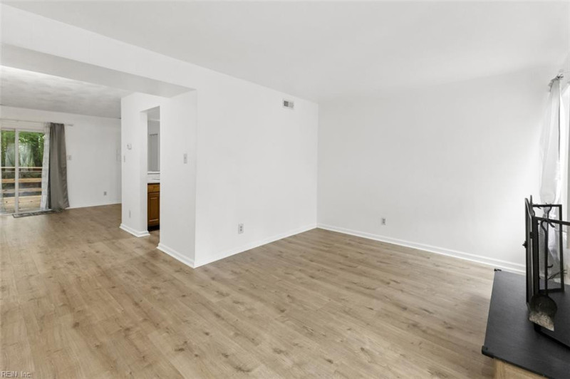 Photo 4 of 26 residential for sale in Chesapeake virginia