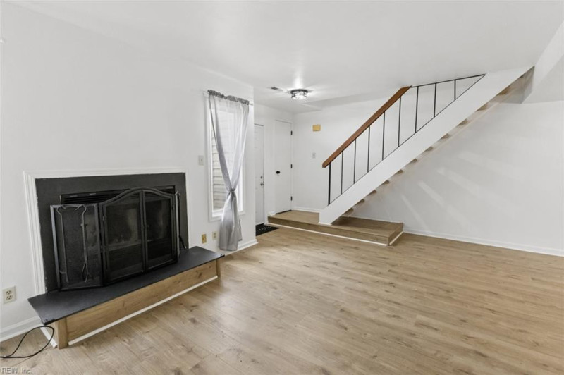 Photo 5 of 26 residential for sale in Chesapeake virginia