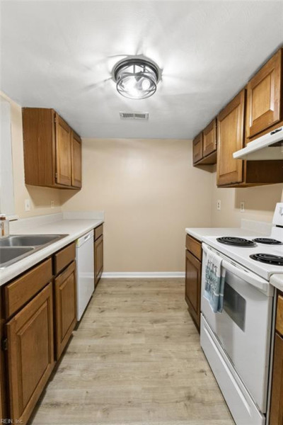 Photo 7 of 26 residential for sale in Chesapeake virginia