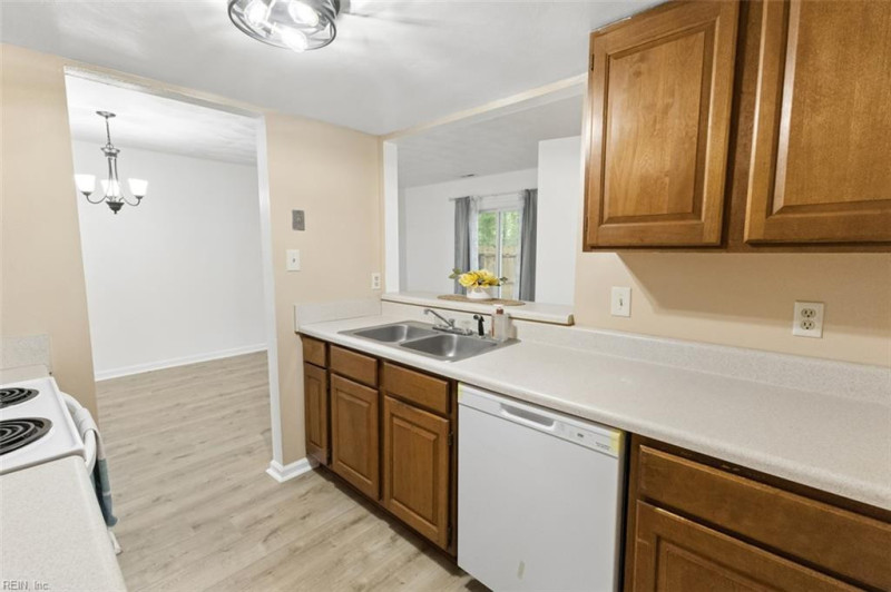 Photo 8 of 26 residential for sale in Chesapeake virginia