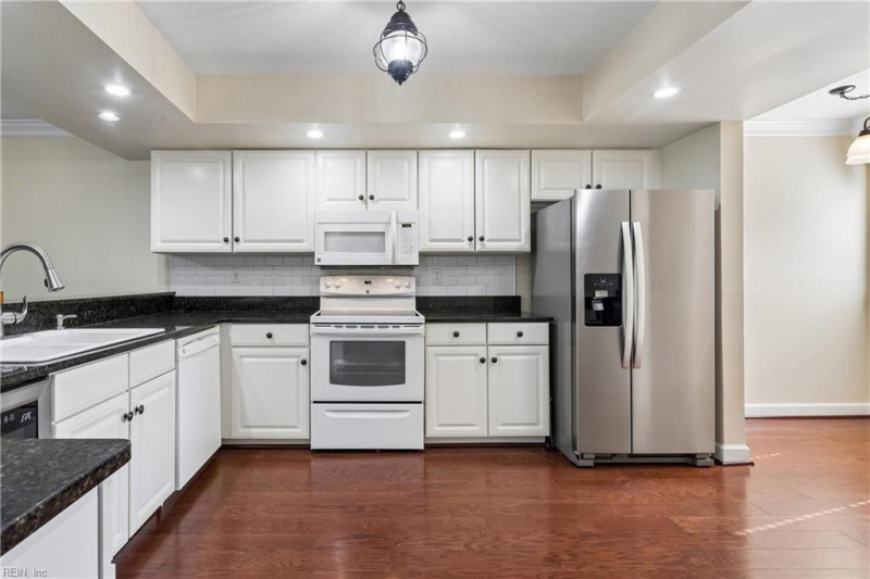 Photo 14 of 39 residential for sale in Hampton virginia