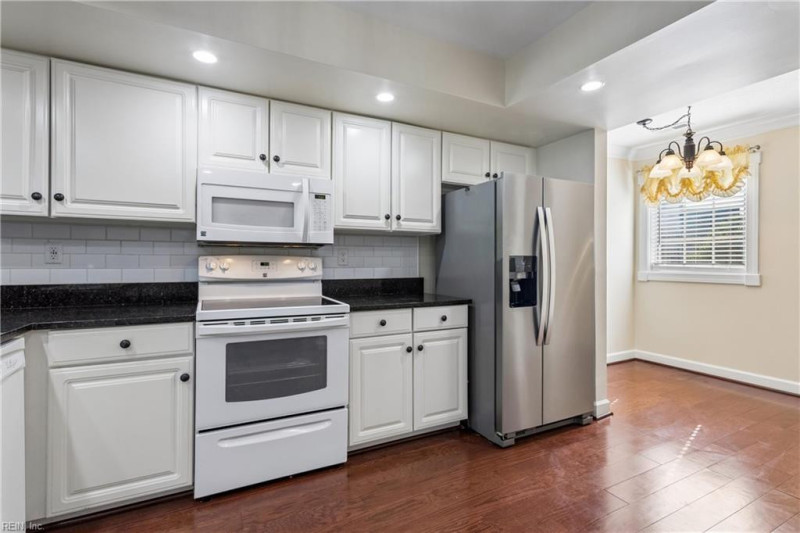 Photo 15 of 39 residential for sale in Hampton virginia