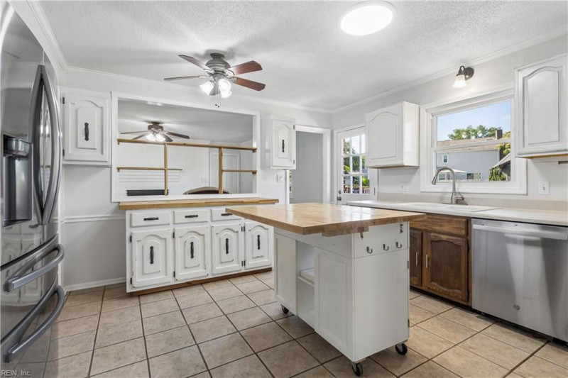 Photo 12 of 42 residential for sale in Hampton virginia