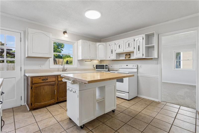 Photo 13 of 42 residential for sale in Hampton virginia
